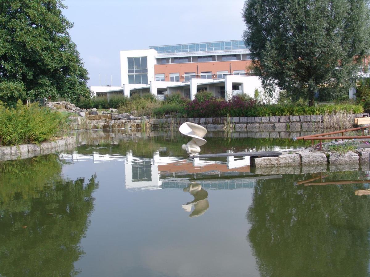 Seminarhotel In Der Manfred-Sauer-Stiftung Lobbach ภายนอก รูปภาพ