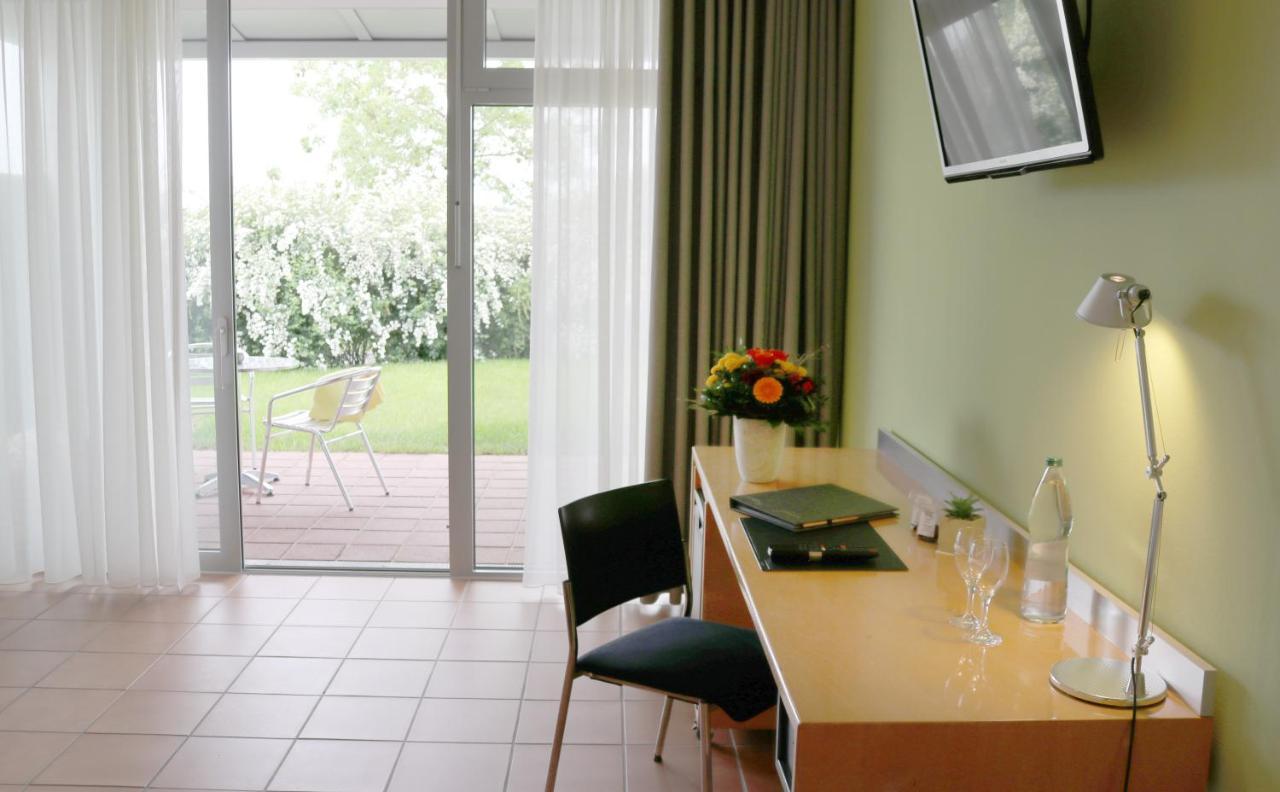 Seminarhotel In Der Manfred-Sauer-Stiftung Lobbach ภายนอก รูปภาพ
