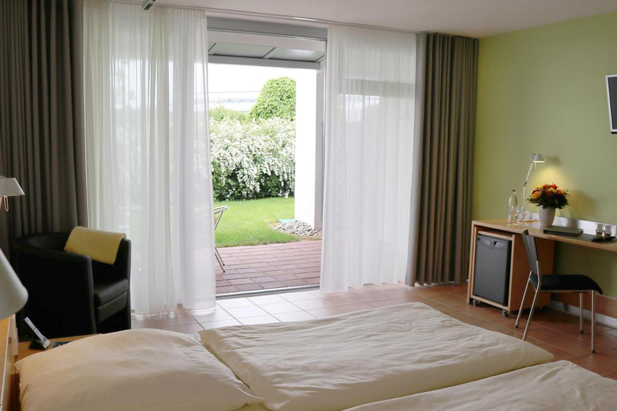 Seminarhotel In Der Manfred-Sauer-Stiftung Lobbach ภายนอก รูปภาพ