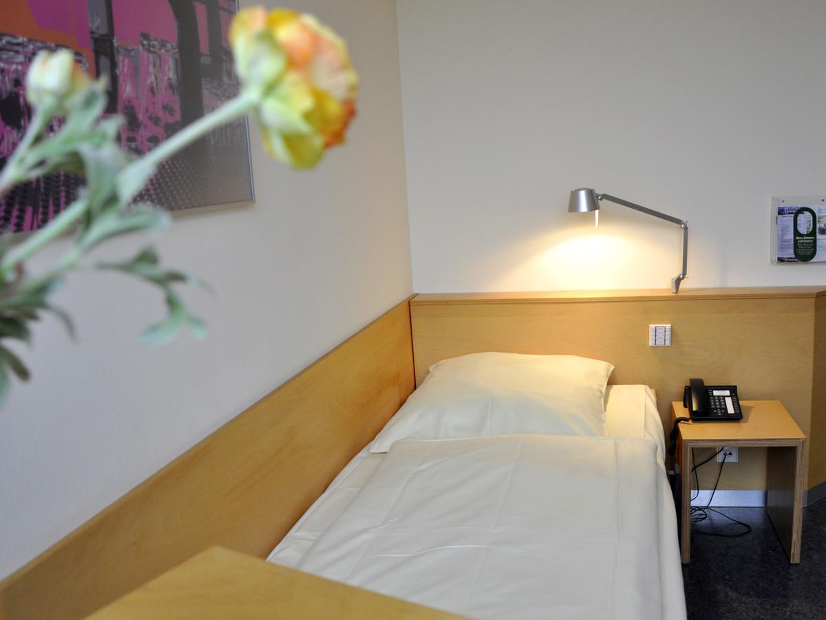 Seminarhotel In Der Manfred-Sauer-Stiftung Lobbach ห้อง รูปภาพ