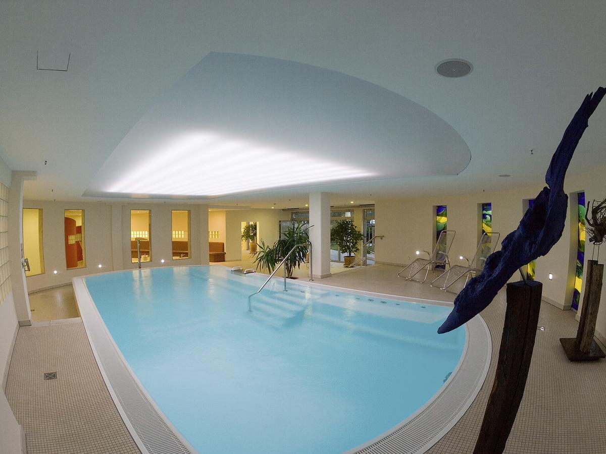 Seminarhotel In Der Manfred-Sauer-Stiftung Lobbach ภายนอก รูปภาพ